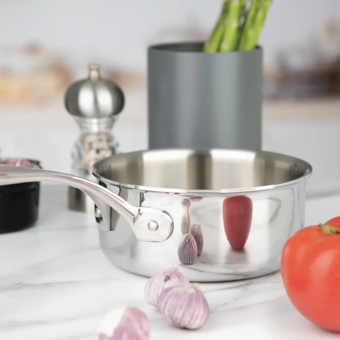 Y246 Vogue Tri Wall Saucepan 3Ltr - JD Catering Equipment Solutions Ltd