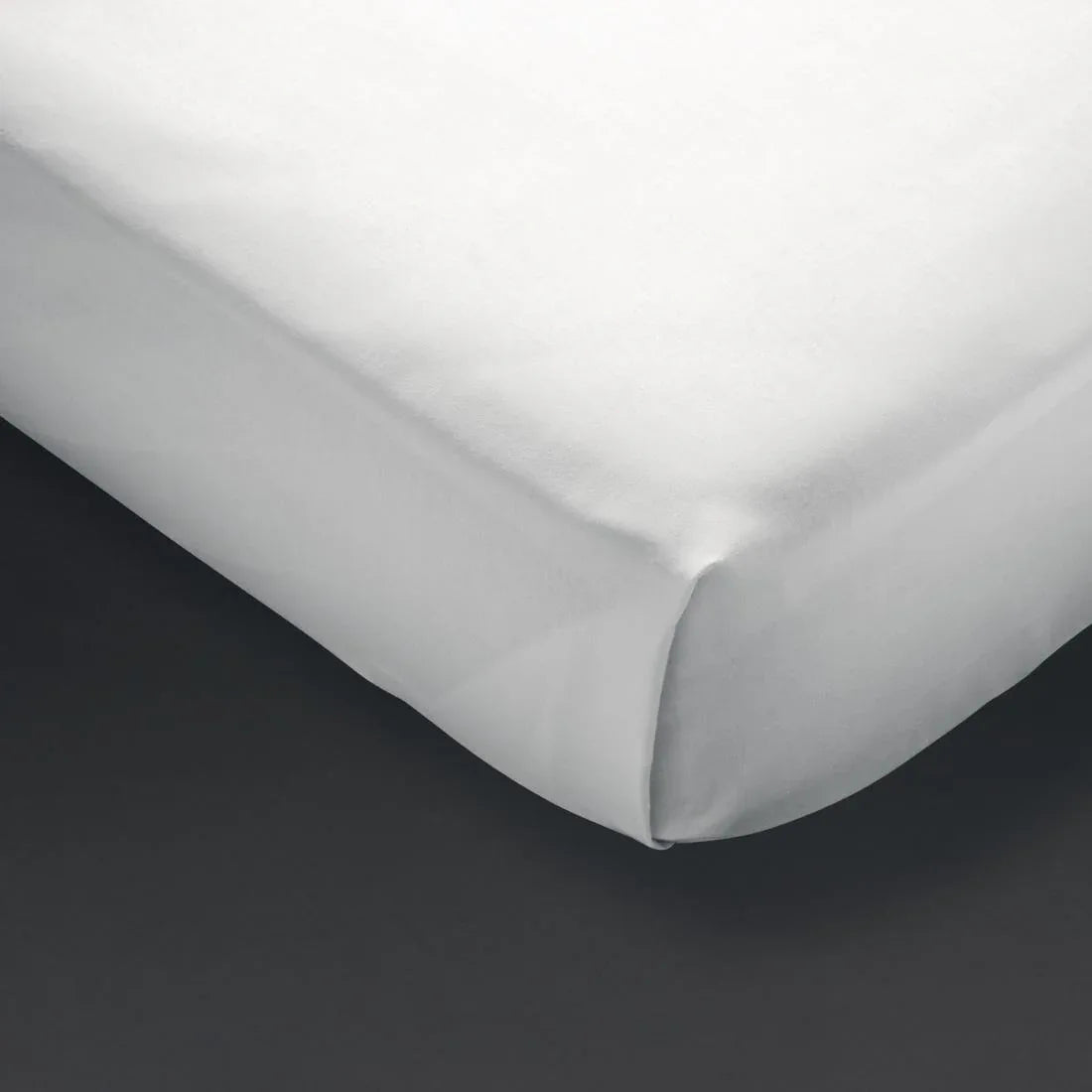 GT827 Mitre Essentials Pyramid Flat Sheet White Single - JD Catering Equipment Solutions Ltd