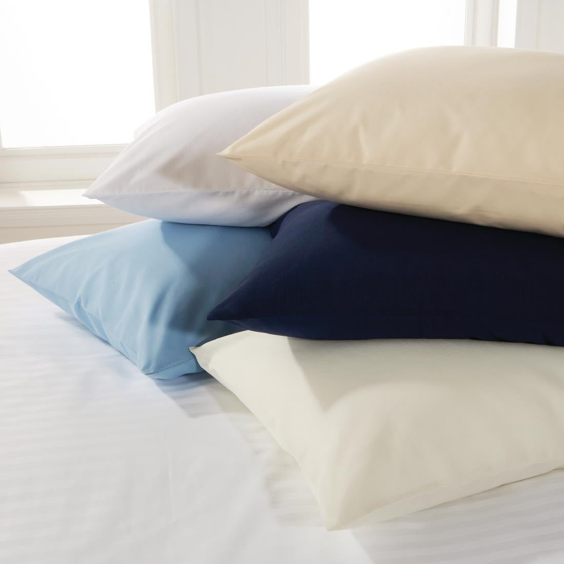 GU352 Mitre Essentials Temir Duvet Cover White Single Open