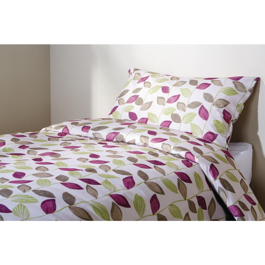 GU369 Mitre Essentials Florence Leaf Pillowcase Damson
