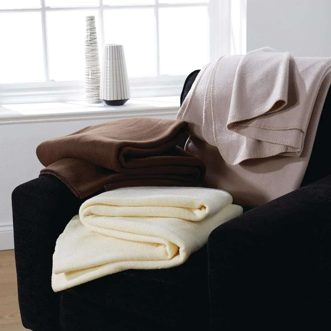 GU396 Mitre Essentials Polar Blanket Cream King - JD Catering Equipment Solutions Ltd
