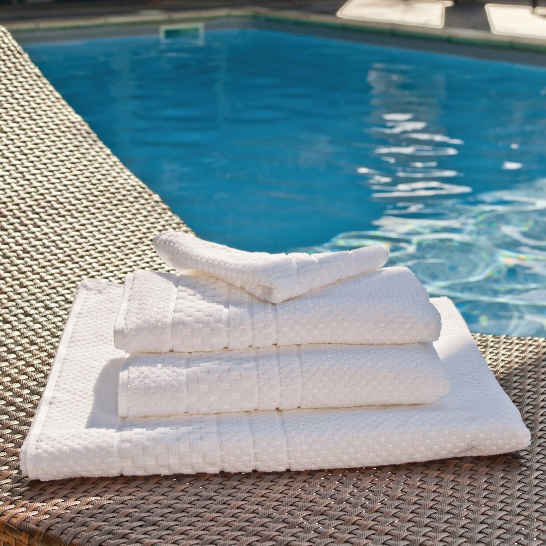 GW302 Mitre Heritage Chequers Bath Towel