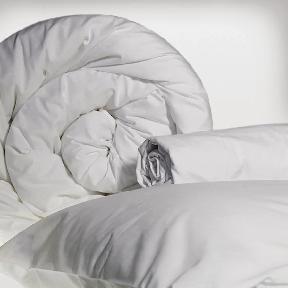 HB510 Mitre Essentials Spectrum Double Bedding Set White - JD Catering Equipment Solutions Ltd