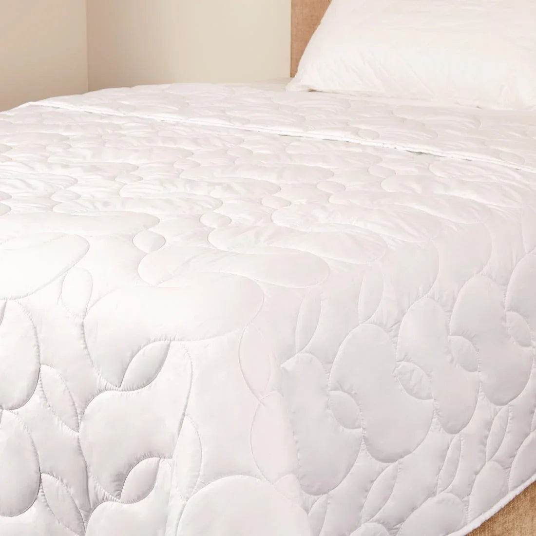 HD268 Mitre Comfort 100gsm Summer Duvet Super King - JD Catering Equipment Solutions Ltd