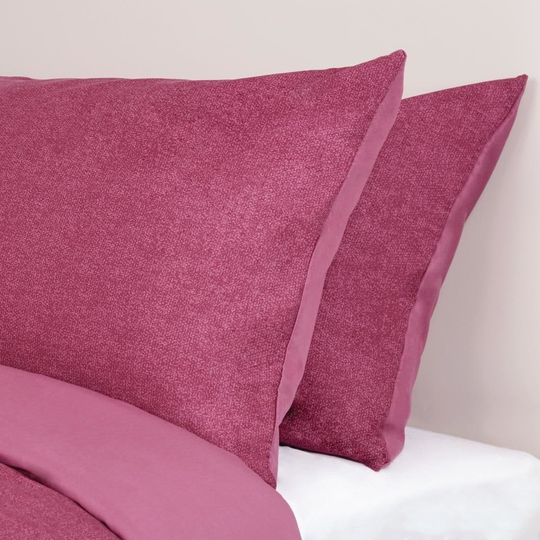 HD382 Mitre Essentials Opal Pillowcase Plum