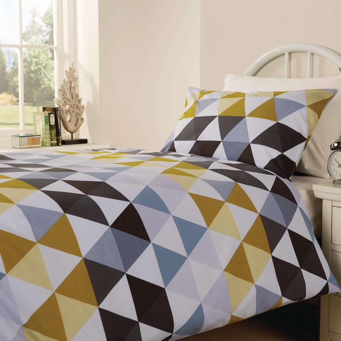 HB703 Mitre Essentials Geo Duvet Cover Open Olive Single