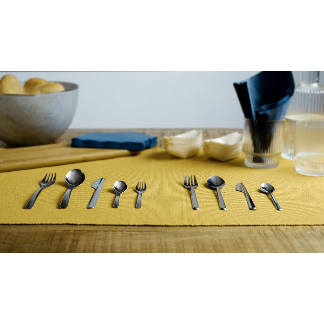 CZ085 Amefa Slim Table Knives (Pack of 240) JD Catering Equipment Solutions Ltd