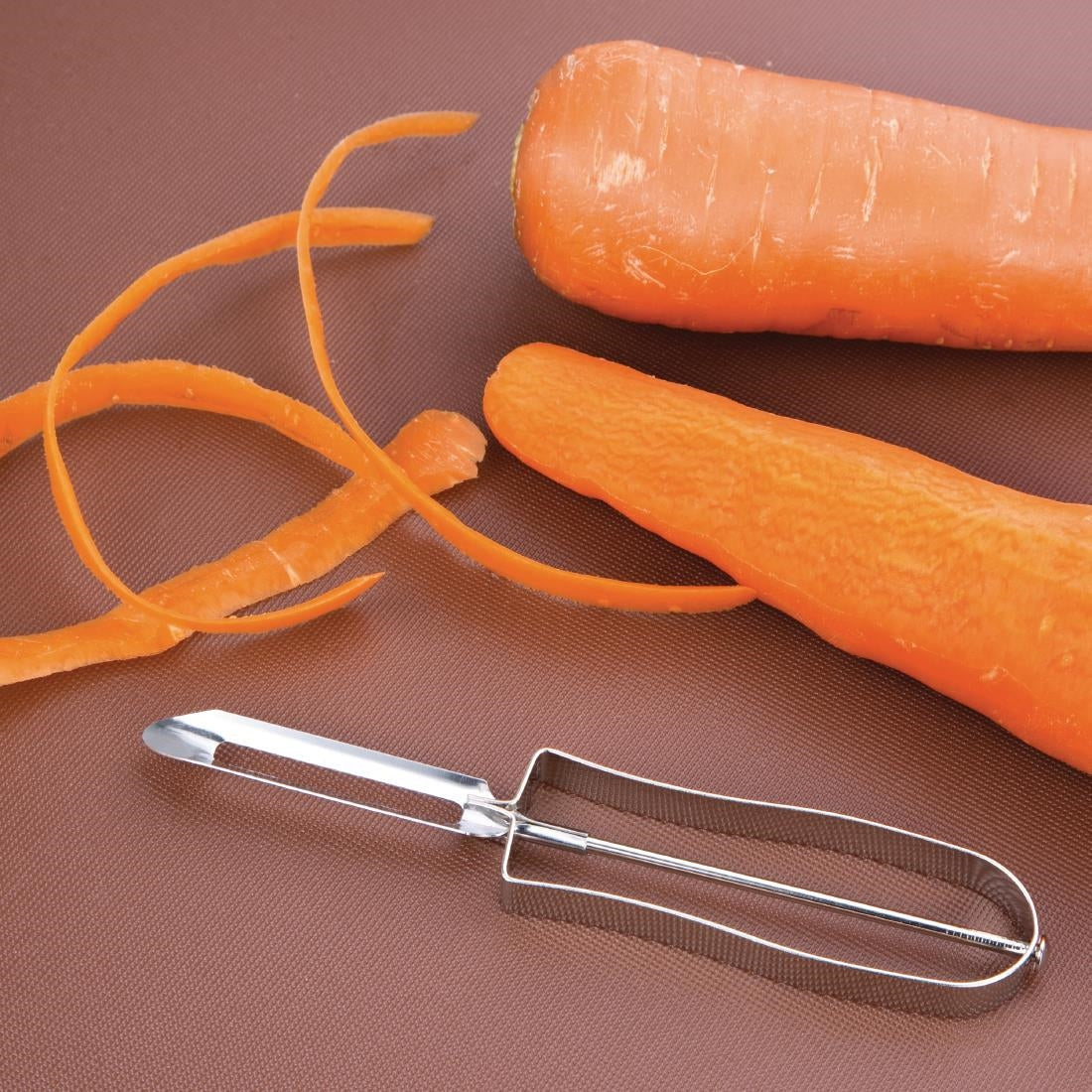D051 Vogue Swivel Peeler JD Catering Equipment Solutions Ltd