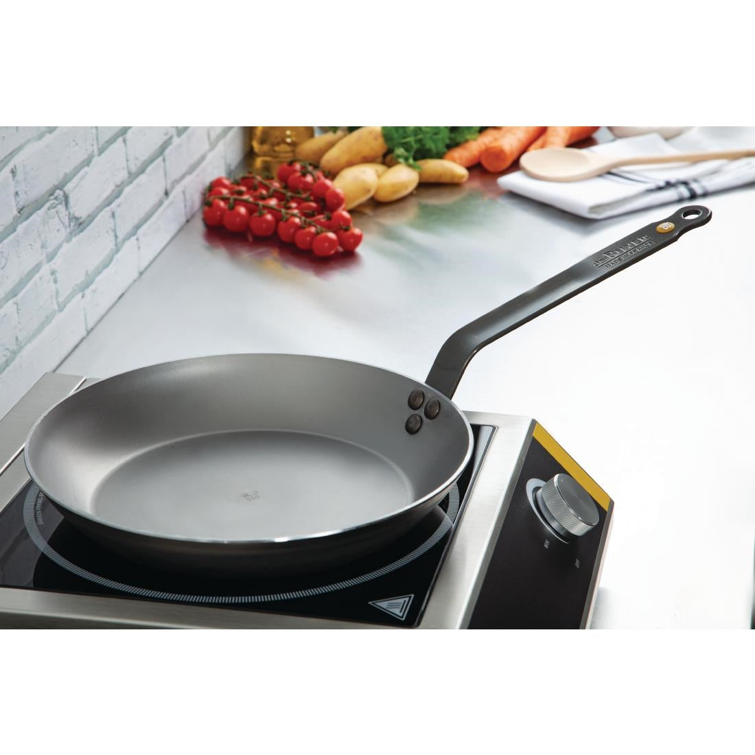 DN899 De Buyer Mineral B Black Iron Induction Frying Pan 280mm JD Catering Equipment Solutions Ltd