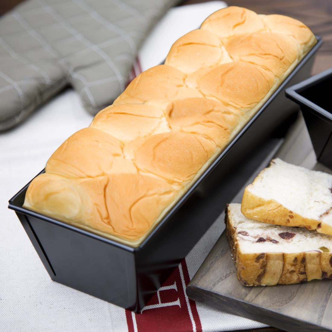 GD004 Vogue Non-Stick Loaf Tin 300mm JD Catering Equipment Solutions Ltd