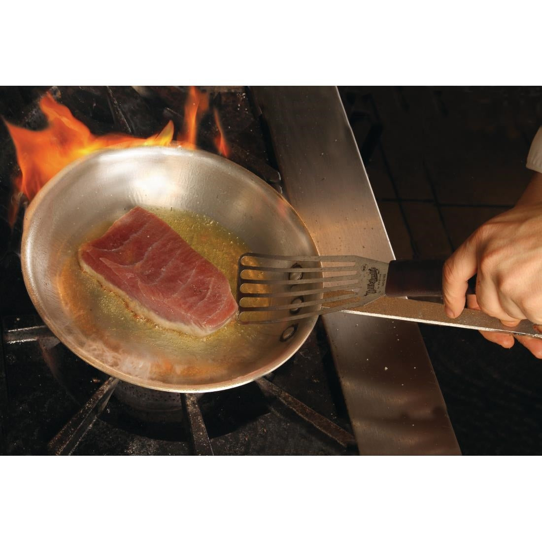 GG730 Mercer Culinary Hells Handle Heat Resistant Fish Turner JD Catering Equipment Solutions Ltd