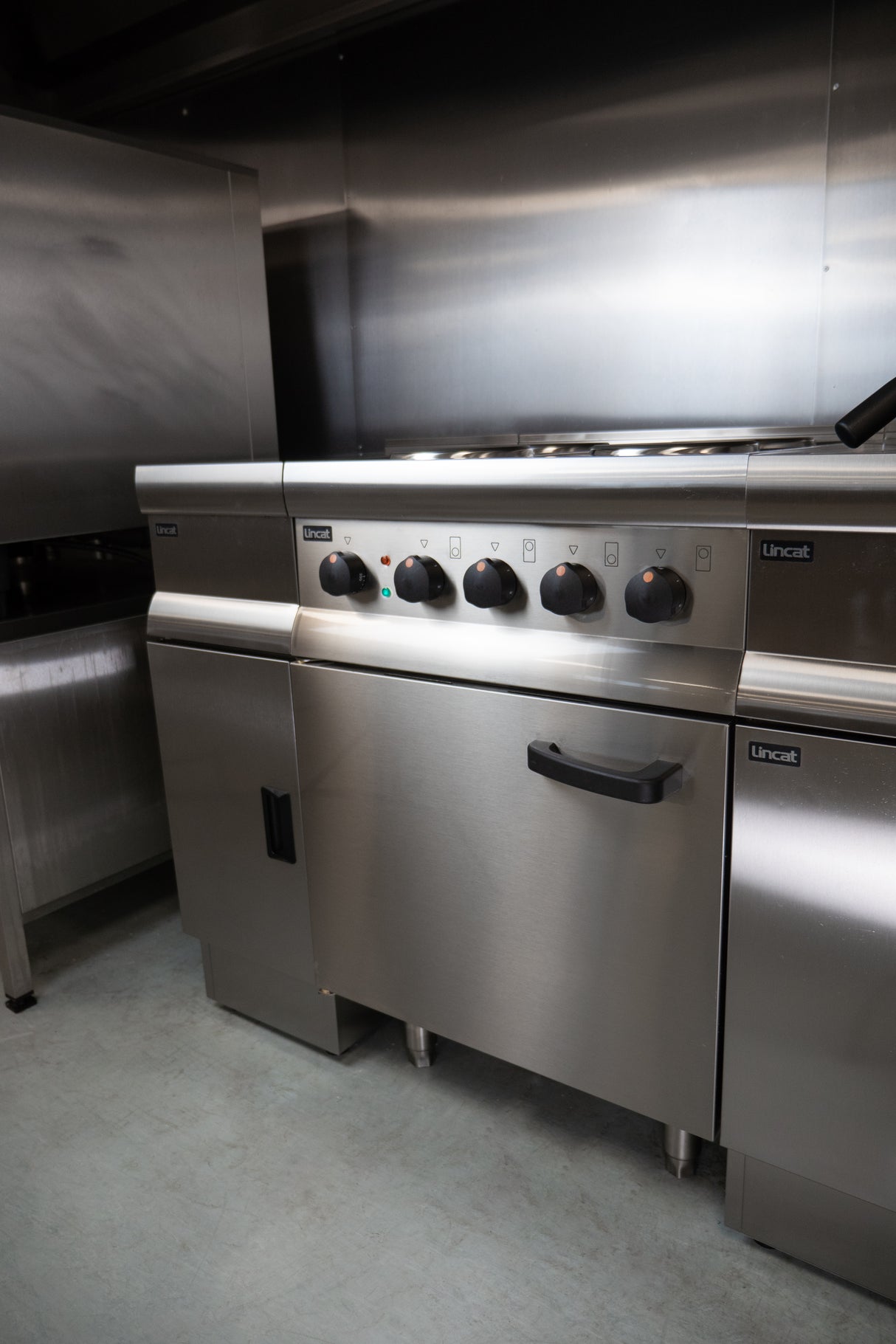 ESLR6C - Lincat Silverlink 600 Electric Free-standing Oven Range - Castors at Rear - 4 Plates - W 600mm