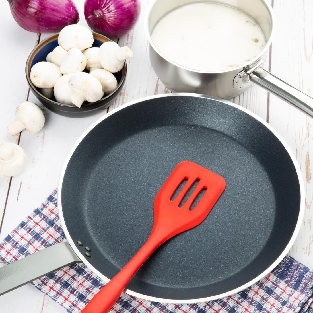 CN940 Vogue Teflon Platinum Plus Non Stick Crepe Pan 300mm