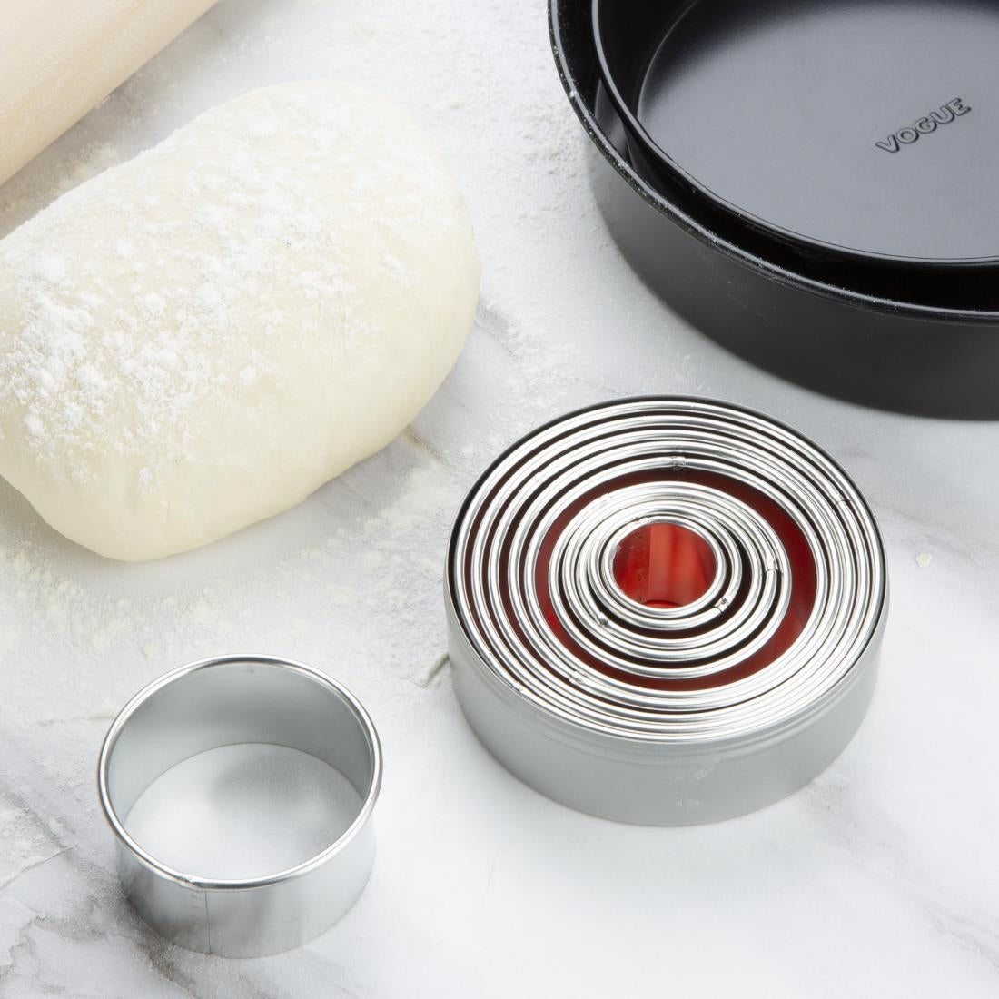 E013 Vogue Round Plain Pastry Cutter Set (Pack of 11)