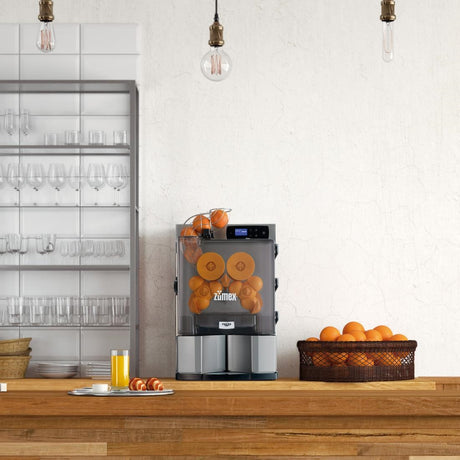 FU649 Zumex Essential Pro Juicer Black 4876