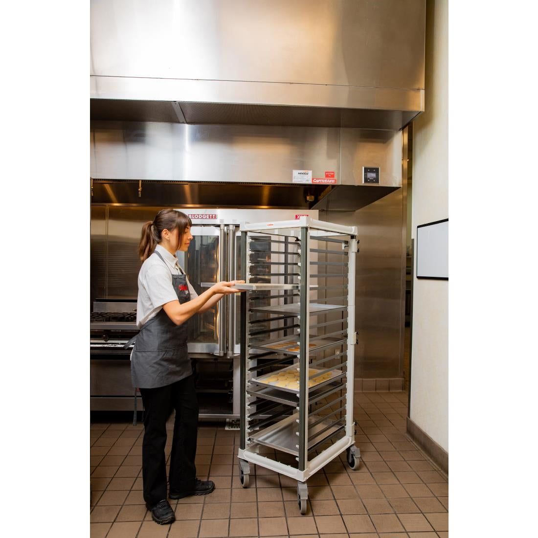 FU681 Cambro Ultimate Full Height Bakery Trolley 600x400mm