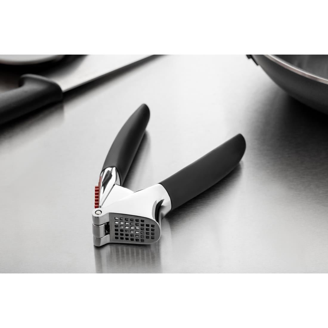 GG057 OXO Good Grips Garlic Press with Built-In Cleaner