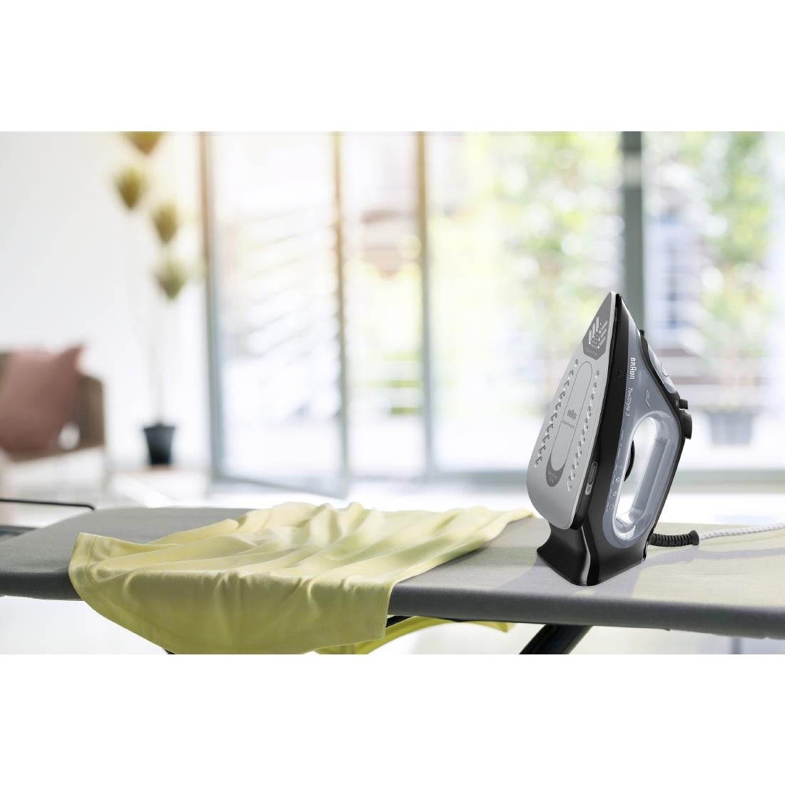 HW203 Braun TexStyle 3 Steam Iron SI3055 Black