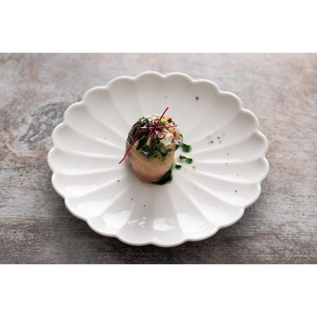 JB393 Olympia Bloom White Scalloped Plate - 175x20mm 7" (Box 6)