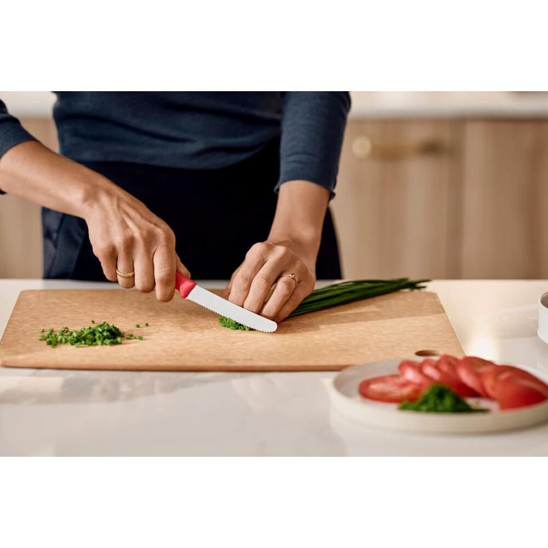 Victorinox Swiss Classic Tomato & Table Knife Wavy Red 11cm