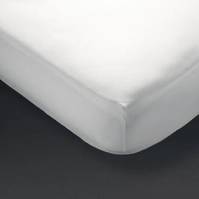 GT801 Mitre Comfort Percale Fitted Sheet White King Size - JD Catering Equipment Solutions Ltd
