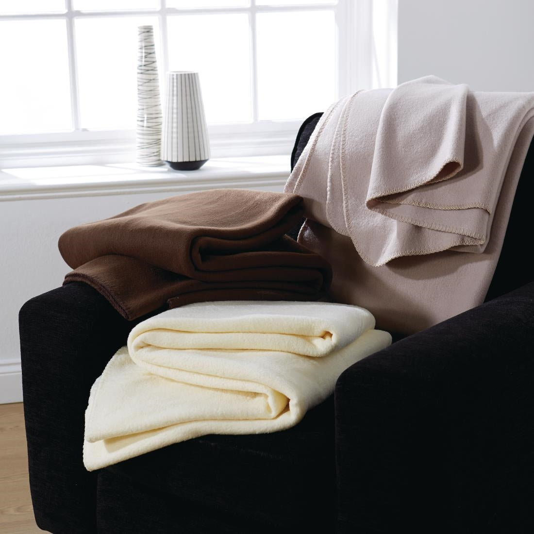 GU392 Mitre Essentials Polar Blanket Chocolate Double